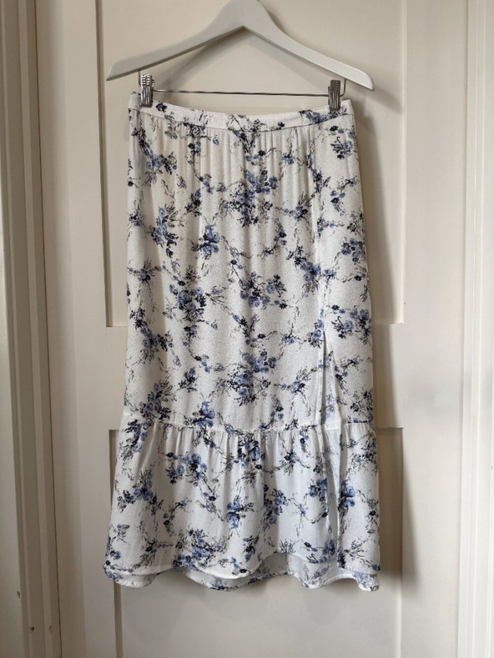 Abercrombie & Fitch Blue & White Floral Midi Skirt - NWT - Large